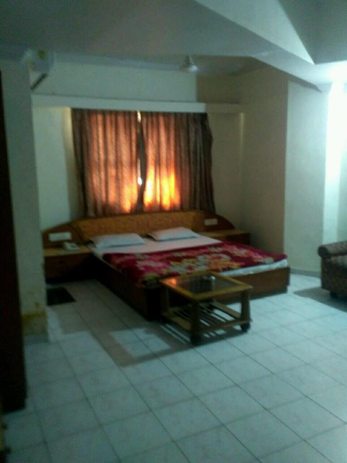 Rajshree Hotel อาเมดาบัด ภายนอก รูปภาพ