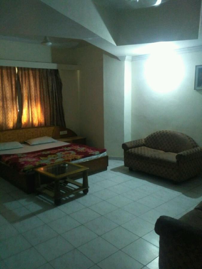Rajshree Hotel อาเมดาบัด ภายนอก รูปภาพ