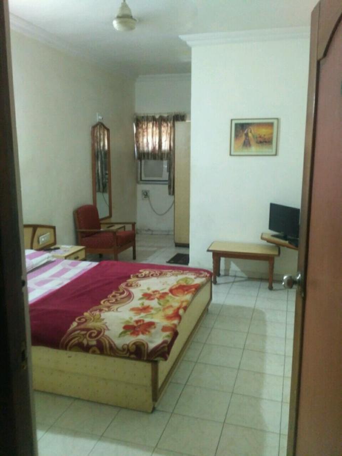 Rajshree Hotel อาเมดาบัด ภายนอก รูปภาพ