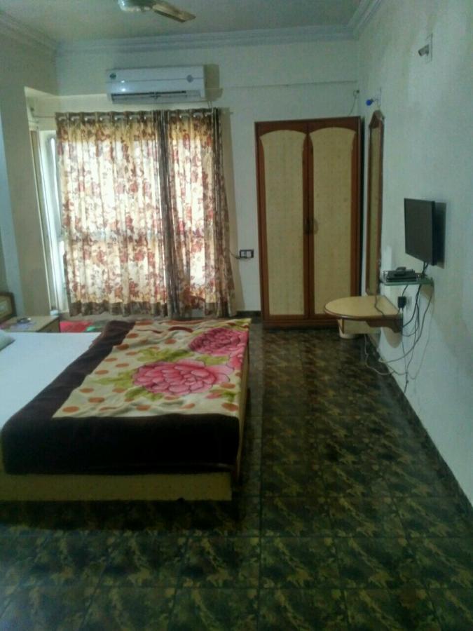 Rajshree Hotel อาเมดาบัด ภายนอก รูปภาพ