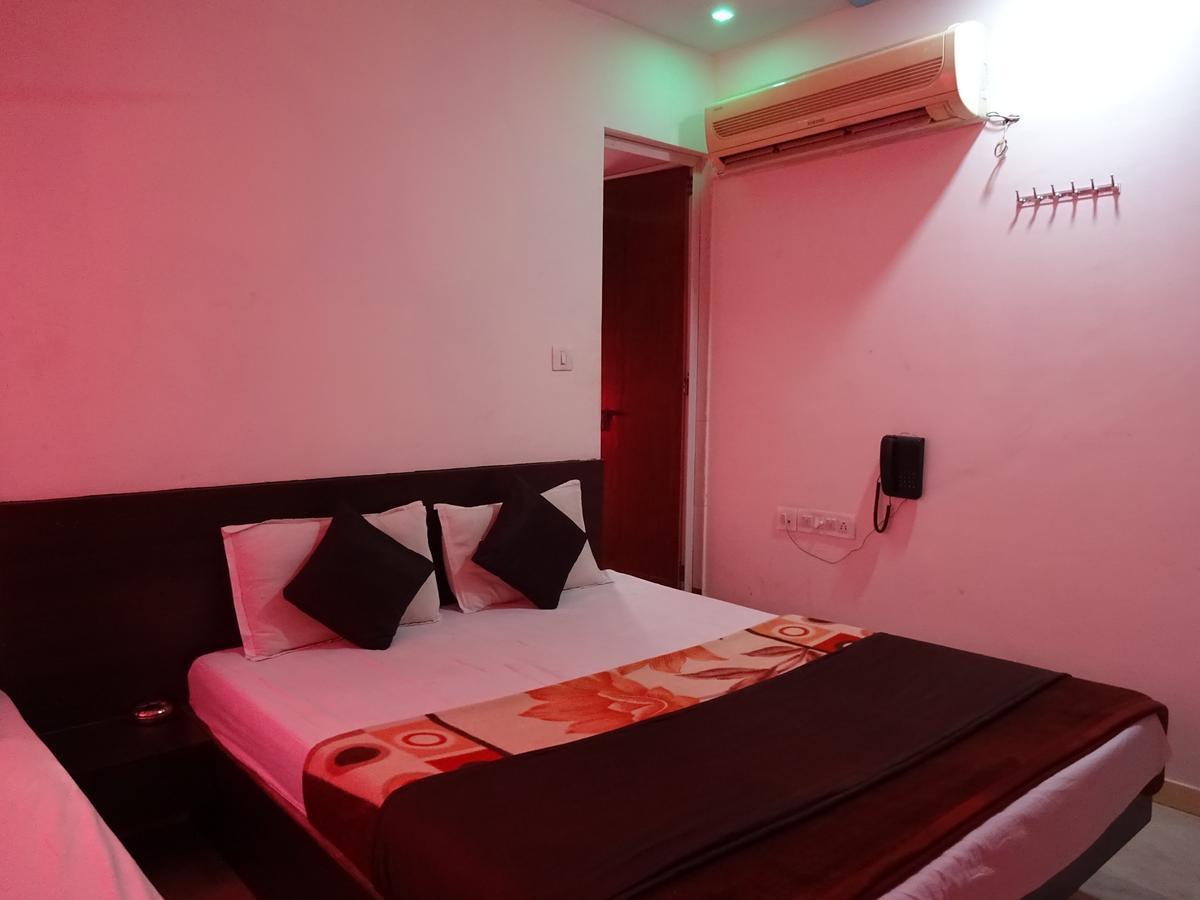 Rajshree Hotel อาเมดาบัด ภายนอก รูปภาพ